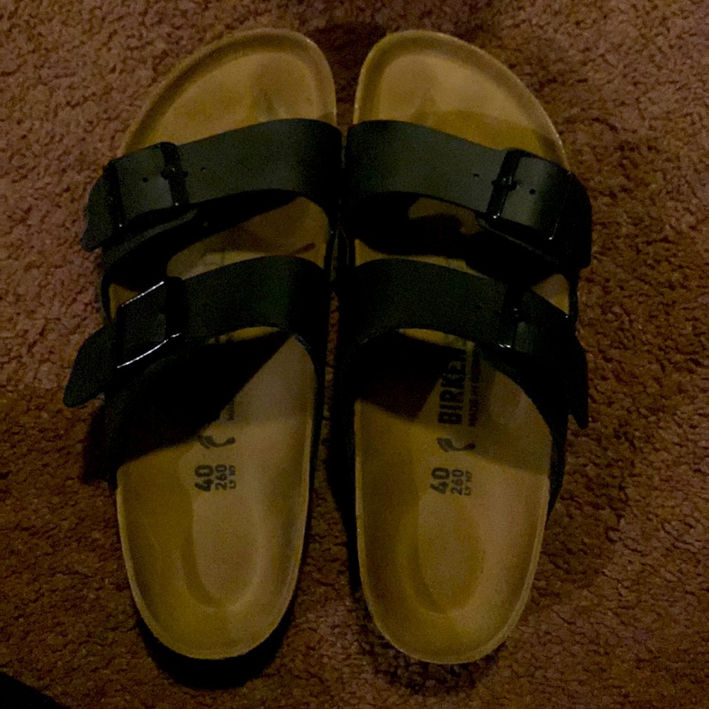 Work once and they’re a size 7 US in men and a size 9 US in women.